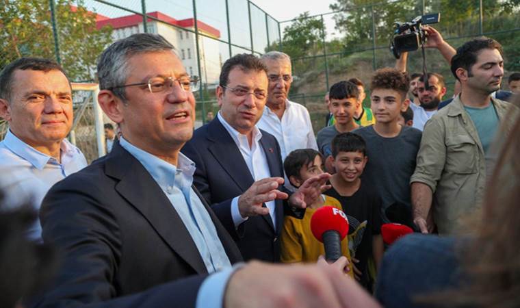 Özel ve İmamoğlu, Osmaniye'de çocuklarla top oynadı