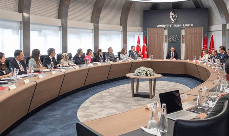 CHP'nin yeni MYK'si Özgür Özel başkanlığında toplandı