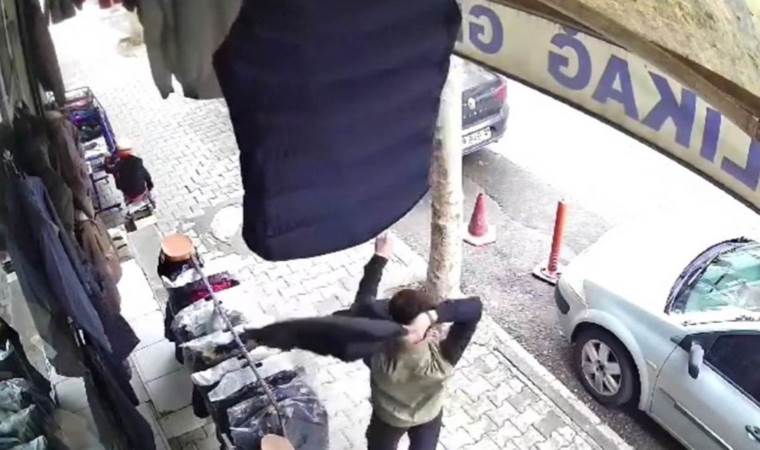 Deniyormuş gibi yaptı: Yelekleri çaldı