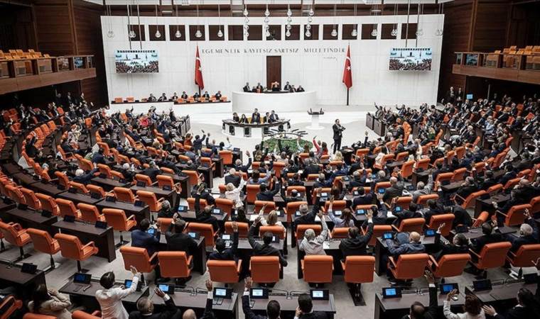 Meclis Genel Kurulu'nda 'Bahçeli' gerginliği: Sırrı Süreyya Önder birleşime ara verdi