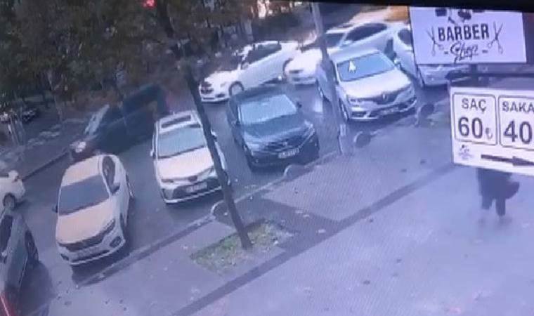 Hırsızlık kamerada... Park halindeki otomobil çalındı!