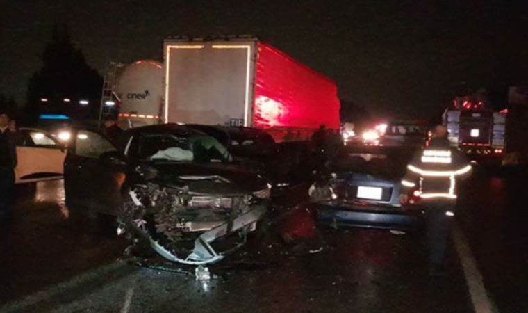 Kocaeli'nde feci kaza... Servis minibüsü ile taksi çarpıştı!