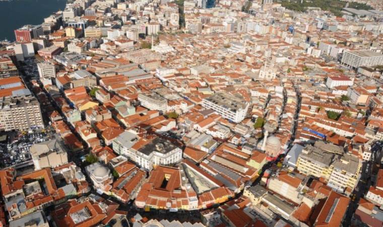 Kemeraltı çarşısı yılbaşına hazırlanıyor