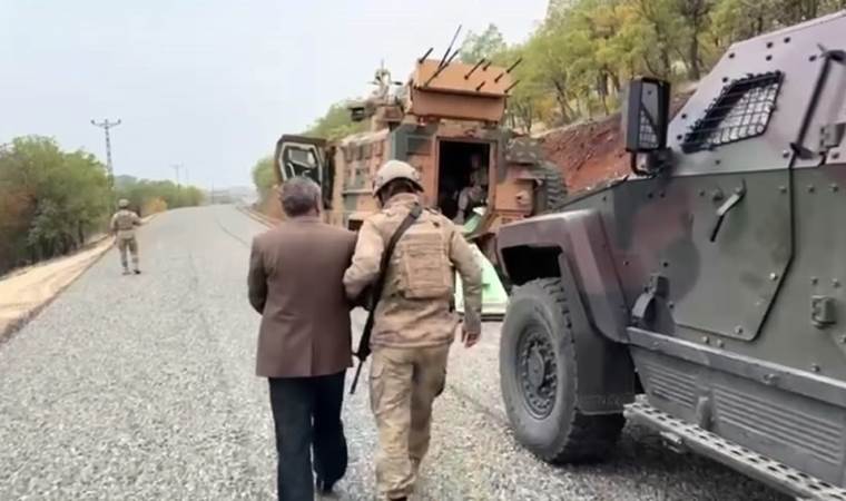 Diyarbakır'da el yapımı patlayıcı ve 204 kilo esrar ele geçirildi