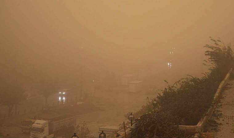 Güneydoğu'da gündüz geceye döndü: Göz gözü görmedi, hava kalitesi düştü