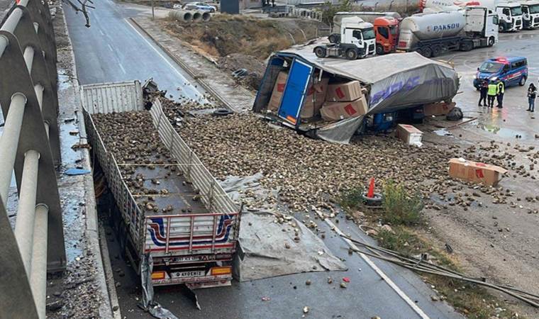 Eskişehir'de 2 TIR, köprüden bağlantı yoluna uçtu: 2 şoför ağır yaralı