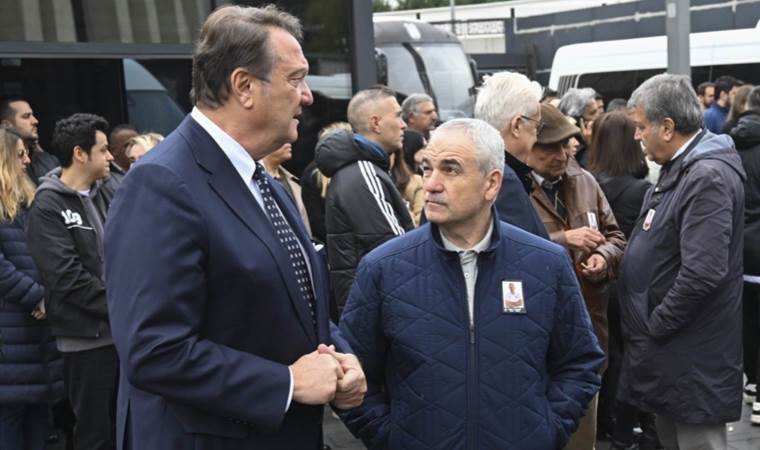 Hasan Arat ile Rıza Çalımbay, Suat Taştan'ın cenaze töreninde bir araya geldi