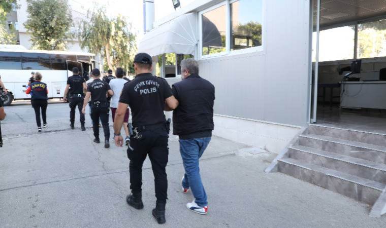 Kendilerini kamu görevlisi olarak tanıtıp, gurbetçileri dolandırdılar!