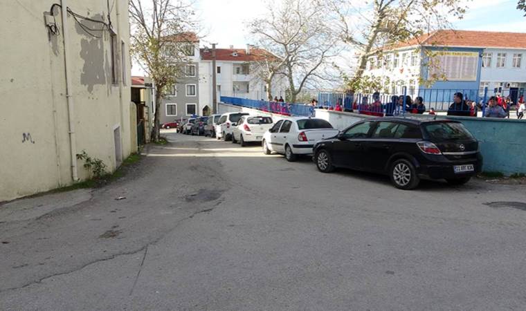 Edirne'de dehşet: Okul önünde bacağından vuruldu