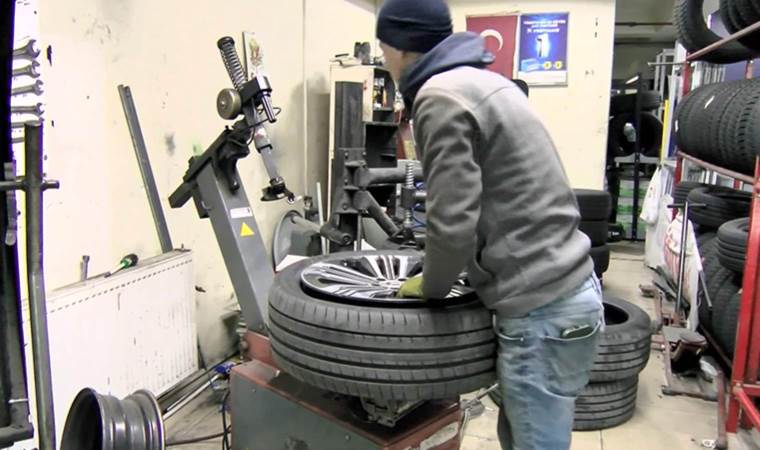 Lastikçilerde '25 Kasım' yoğunluğu: 'Sök tak işlemi 500 lira'