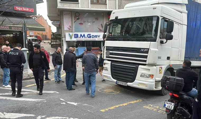 Ukraynalı TIR şoförü Kağıthane’de kaza yaptı!