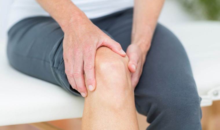 Diz ağrısı mı çekiyorsunuz? Ağrılarınızı bitirmek için 5 yöntem... Haftada 3 kez yapmanız yeterli