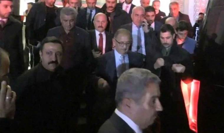 Panik anları: Bakan Özhaseki 5,2'lik depreme  Adıyaman'da yakalandı