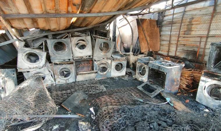 İkinci el spot dükkanı alev alev yandı: 5 milyon lira zarar oluştu