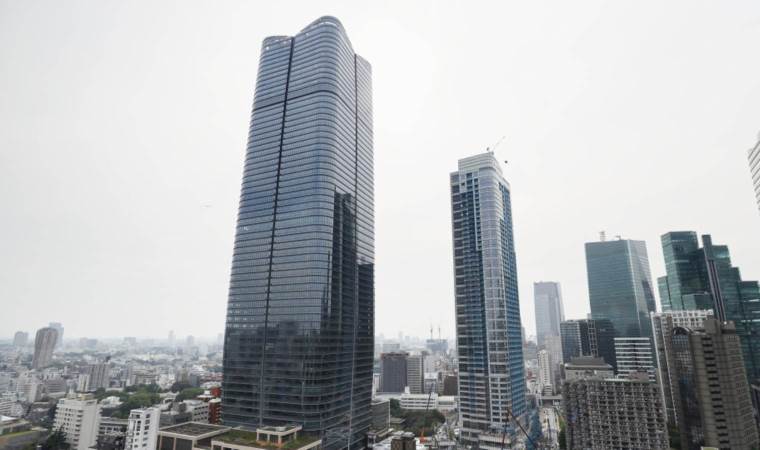 Japonya'nın en yüksek gökdeleni açıldı