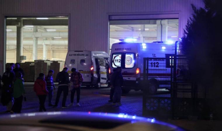 Mobilya fabrikasında yangın: 5 işçi hastaneye kaldırıldı
