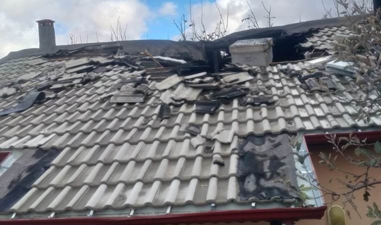 2 eve yıldırım düştü: Yangın çıktı