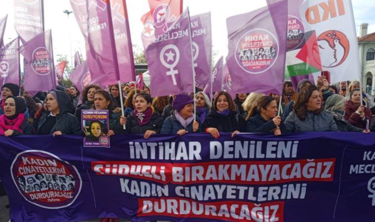 Kadınlar şiddete karşı sokakta: Şiddetsiz bir dünya kuracağız
