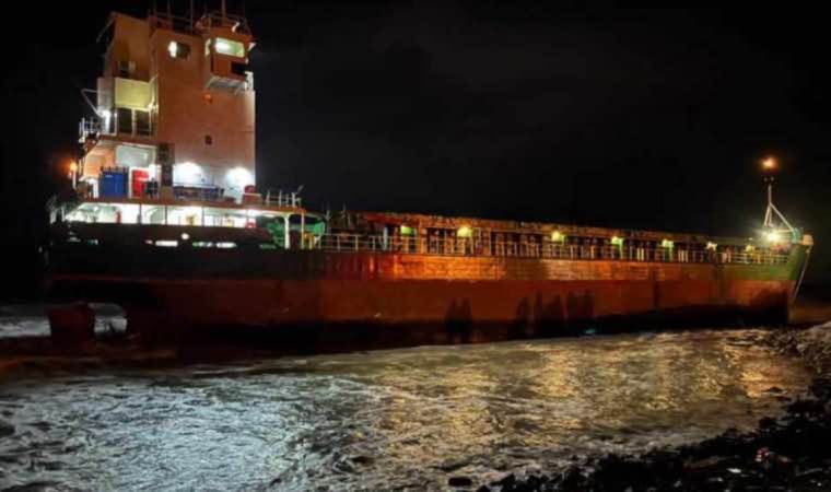 Kastamonu'da yük gemisi karaya oturdu: 11 kişilik mürettebat kurtarıldı
