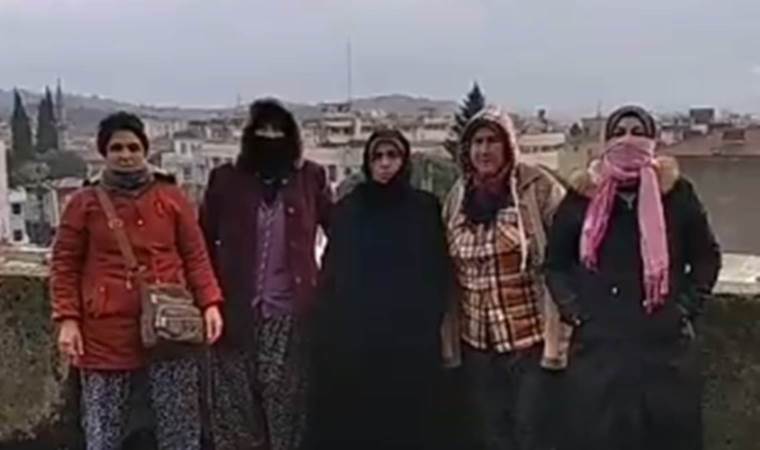 Direnişleri 98. gününde... Agrobay işçileri çatıya çıktı: Gözaltına alındılar!