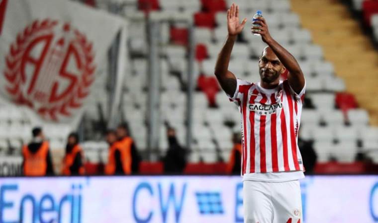 Oğlunu kaybetmişti... Naldo 80 gün sonra sahalara döndü!