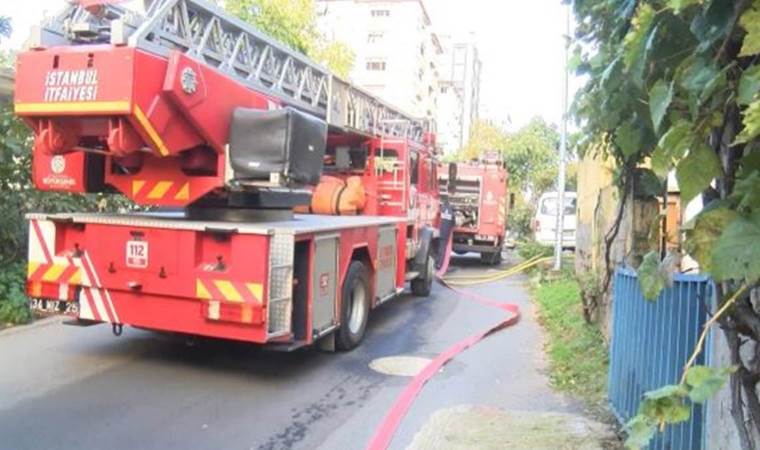 Kadıköy'de 5 katlı binada yangın!