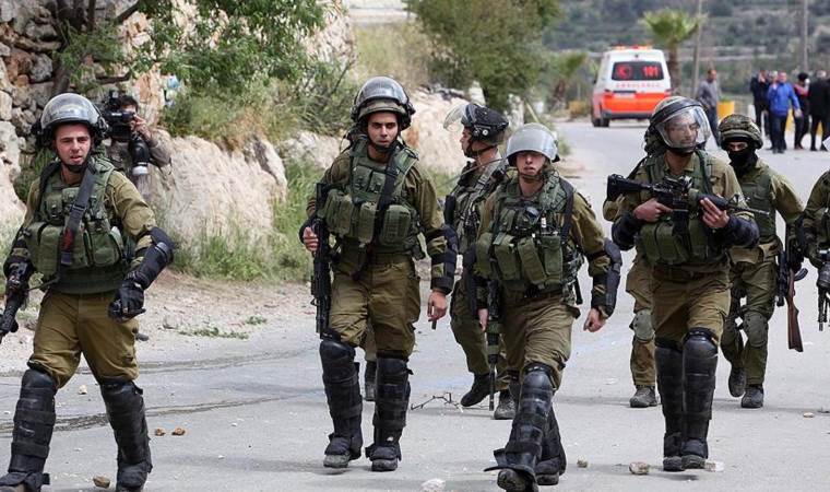 İsrail, iki subayı görevden aldı