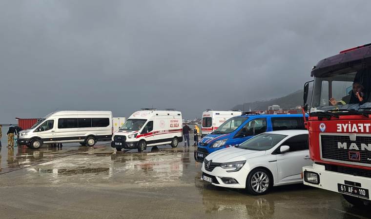 Trabzon'da fırtına, askerlerin kaldığı konteyneri denize sürükledi: Yaralılar var