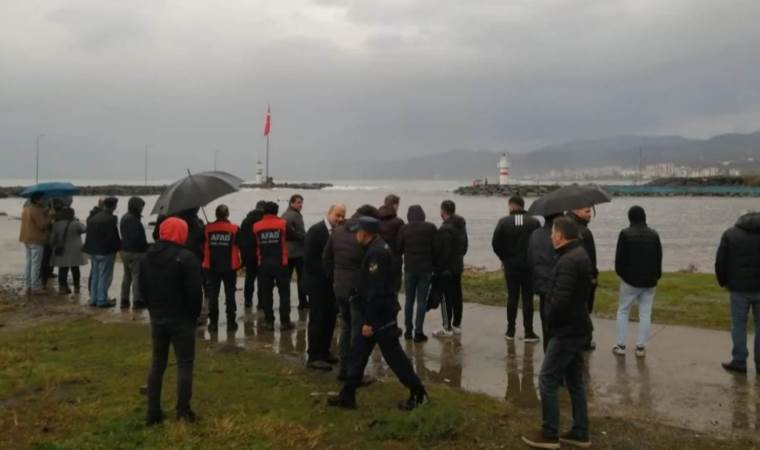 Fotoğraf çekecekleri sırada dev dalgalara kapılmışlardı: Kimlikleri belli oldu!