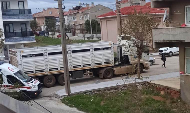 Kamyonun çarptığı 10 yaşındaki Sudem yaralandı