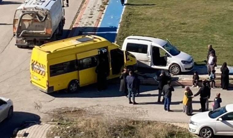 Öğrenci servisiyle çarpıştı: Kavgaya tutuştular