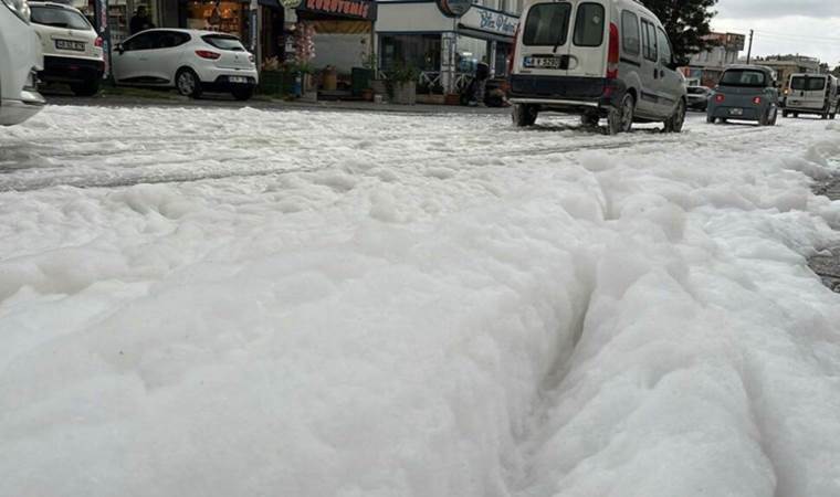 Yollardaki beyaz köpük merak uyandırdı: Nedeni araştırılıyor
