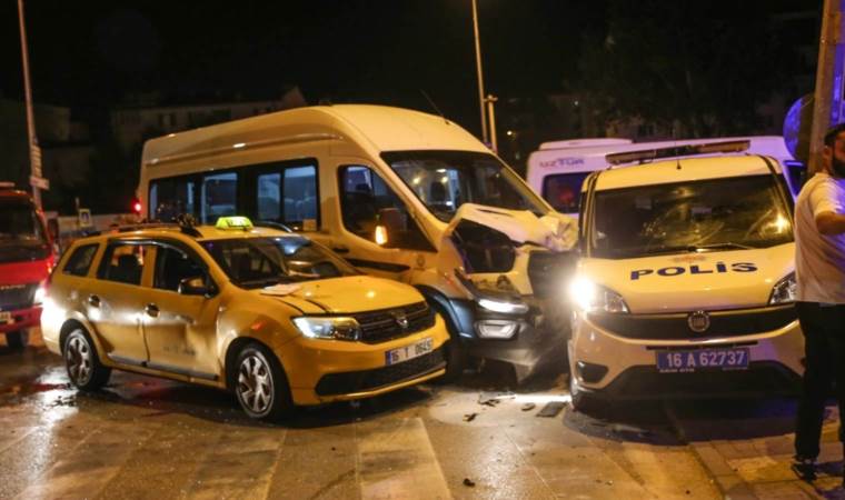 İki servis aracı çarpıştı... 6 kişi yaralandı!