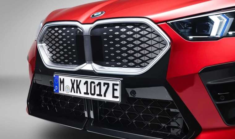 BMW yapay zeka kontrollü dünyadaki ilk tesiste yeni modelin üretimine başlıyor!