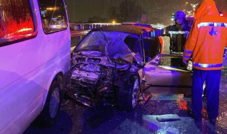 Kocaeli'nde feci kaza... 5 araç zincirleme trafik kazasına karıştı: 1 ölü, 5 yaralı