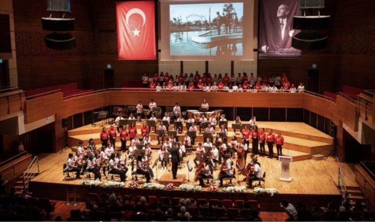 Çocuklar, gençler ve kadınlardan 100. Yıl konseri