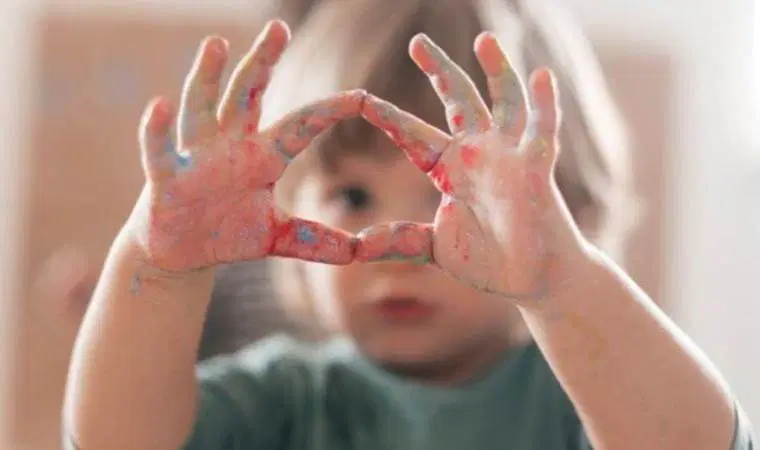 Bebeğiniz bu hareketleri yapıyorsa dikkat! İşte otizmin 6 belirtisi