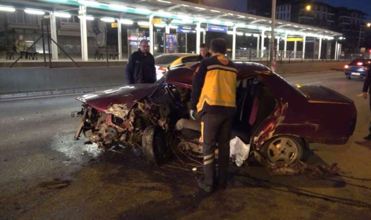 Faciadan dönüldü: Otomobil Bursaray'ın bariyerine çarptı!