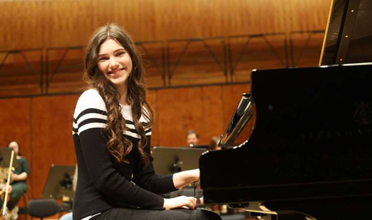 Klasik müziğe Z dokunuşu... İlyun Bürkev Cumhuriyet'e konuştu: 'Müzik canlı bir olgu'