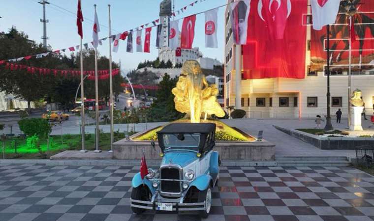 "Atatürk'ün kullandığı araba" Keçiören'de sergileniyor