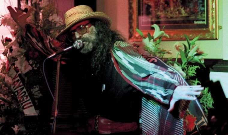 Anadolu Rock'un unutulmaz ismi Cem Karaca'nın etkileyici hikayesi sinemada can buluyor: Filmden ilk afiş!