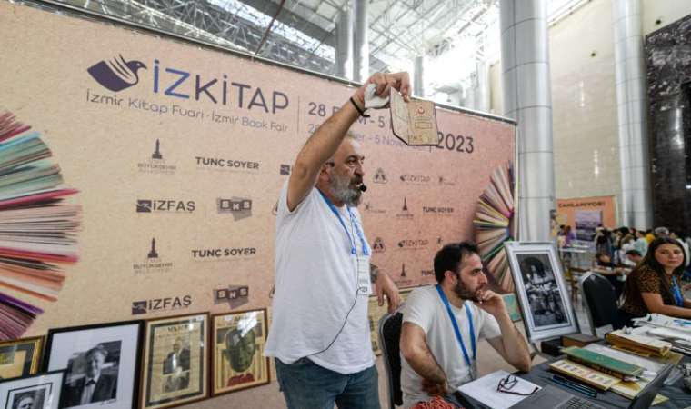 Atatürk’ün imzaladığı “Mebus Defteri” İzBB arşivine kazandırıldı