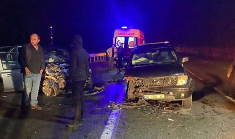 Kırklareli'nde feci kaza... Otomobil ile kamyonet çarpıştı: 3 ölü, 2 yaralı
