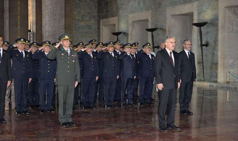 Emniyet teşkilatı Anıtkabir'i ziyaret etti