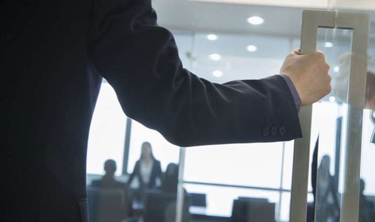 İş bulma davranışları değişti: Çalışanlar ilk maaşını almadan yeni iş arıyor!