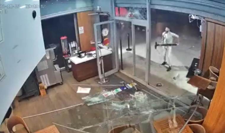 İsrail saldırılarına tepki için restoran zincirinin şubesine saldırdı!