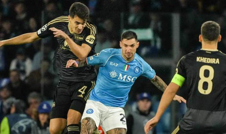 Napoli, sahasında takıldı!