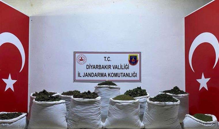 Diyarbakır'da 135 kilogram esrar ve 47 bin 800 kök Hint keneviri ele geçirildi!