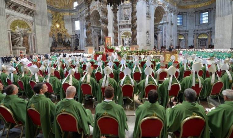 Vatikan'dan 'transseksüel' kararı: Vaftiz edilebilir