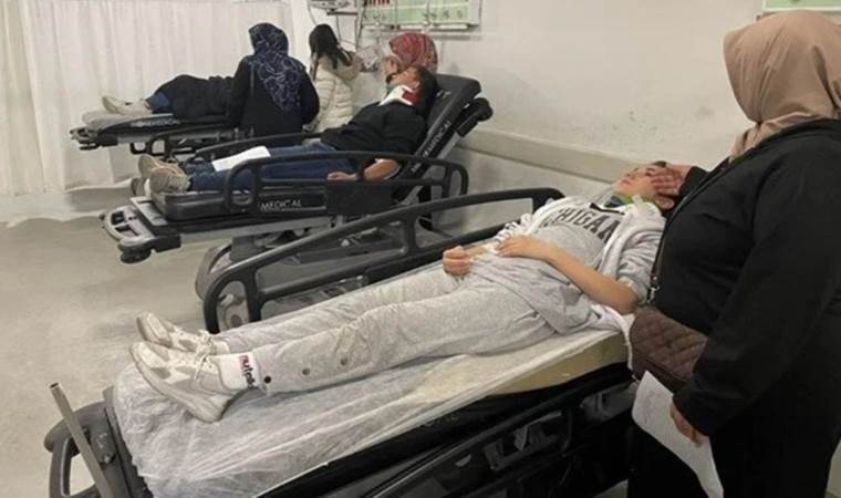 Okul servisi ile kamyonet çarpıştı... Çok sayıda yaralı var!